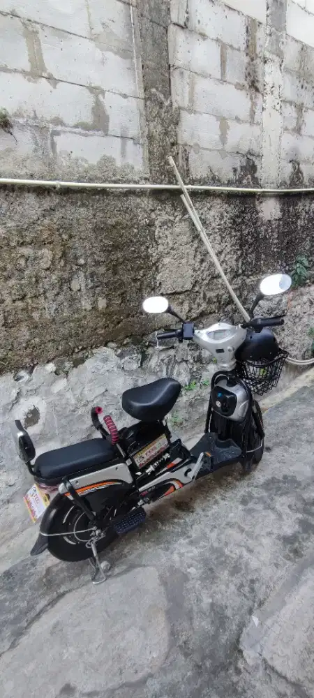 SEPEDA LISTRIK SELIS SECOND MURAH