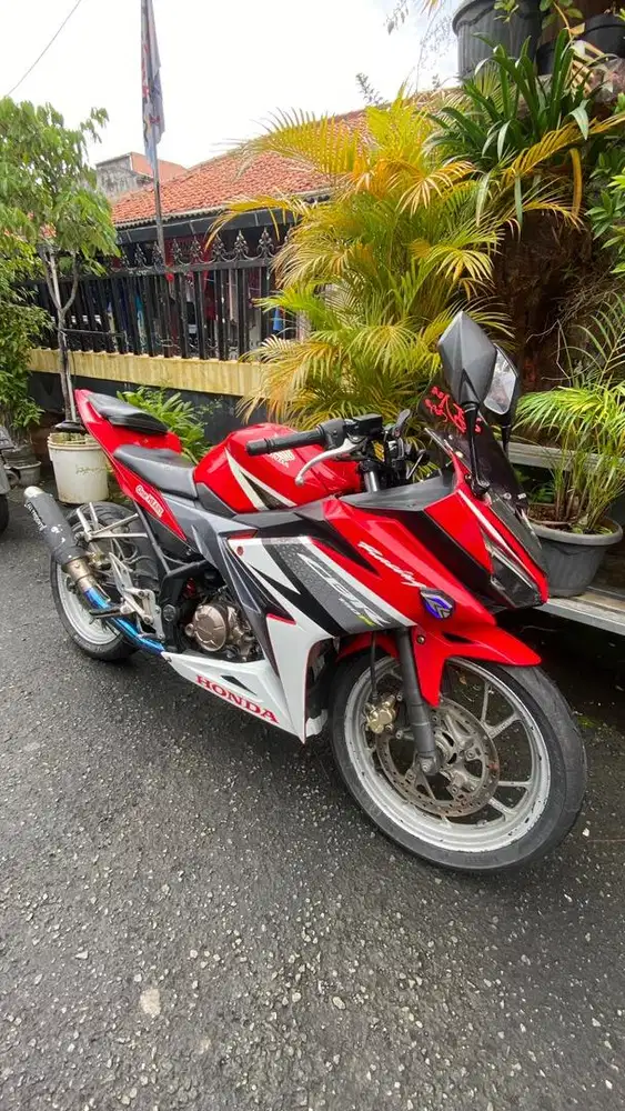 JUAL CEPAT ! CBR 150 facelift 2017