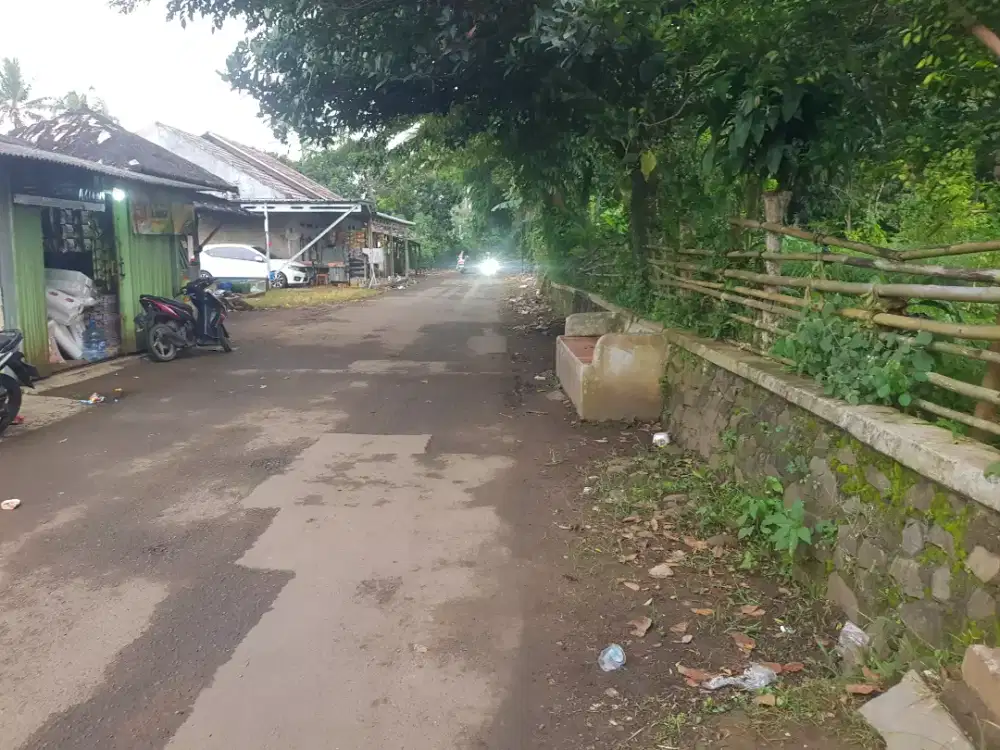 di jual lhan tanah darat lt 8000 mtr ss SHM pinggir jln lebar muka 80