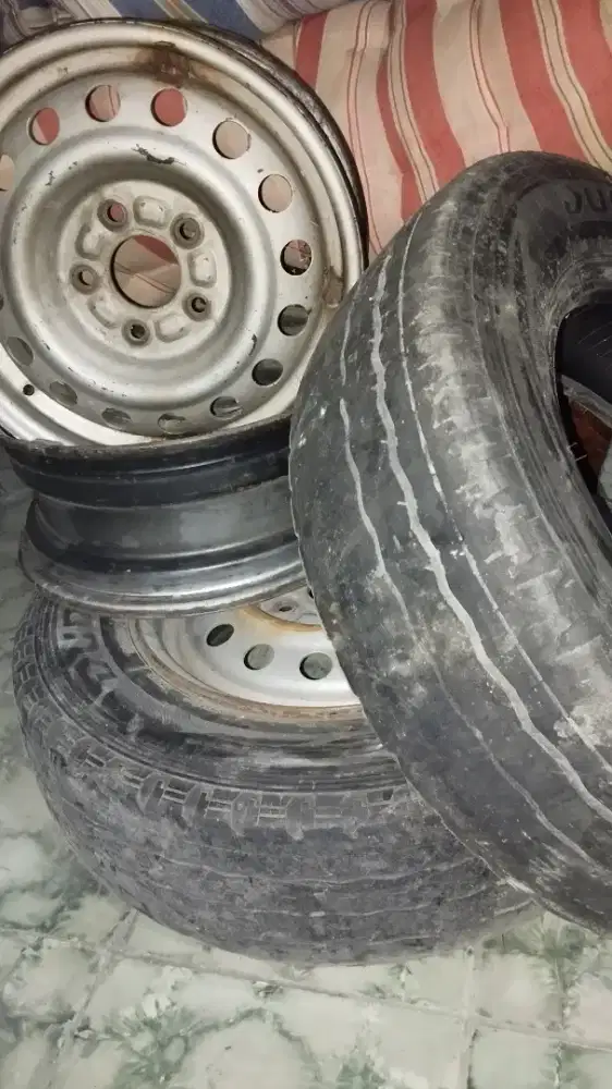 Dijual pelek dan ban luar L300