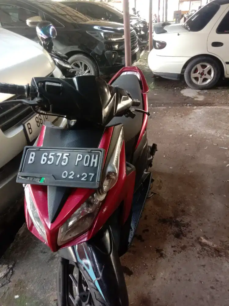 Vario 110 tahun 2011  warna merah hitam