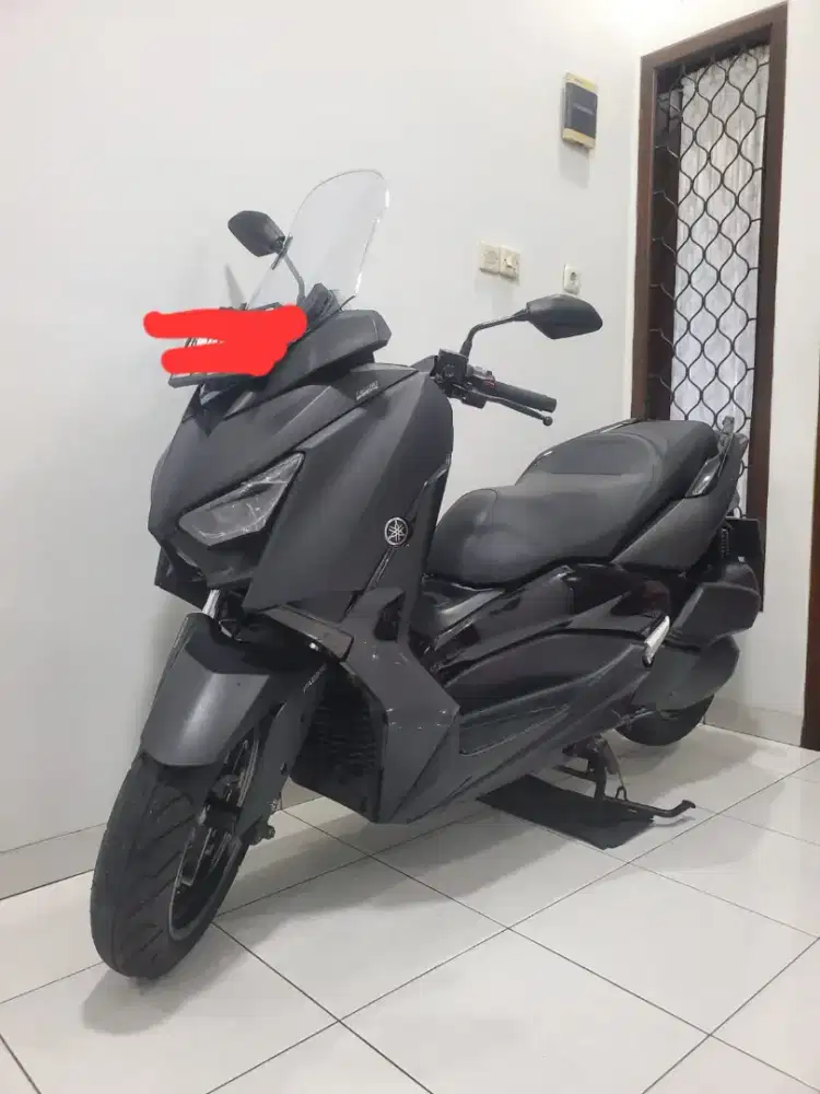 YAMAHA XMAX HITAM 2019