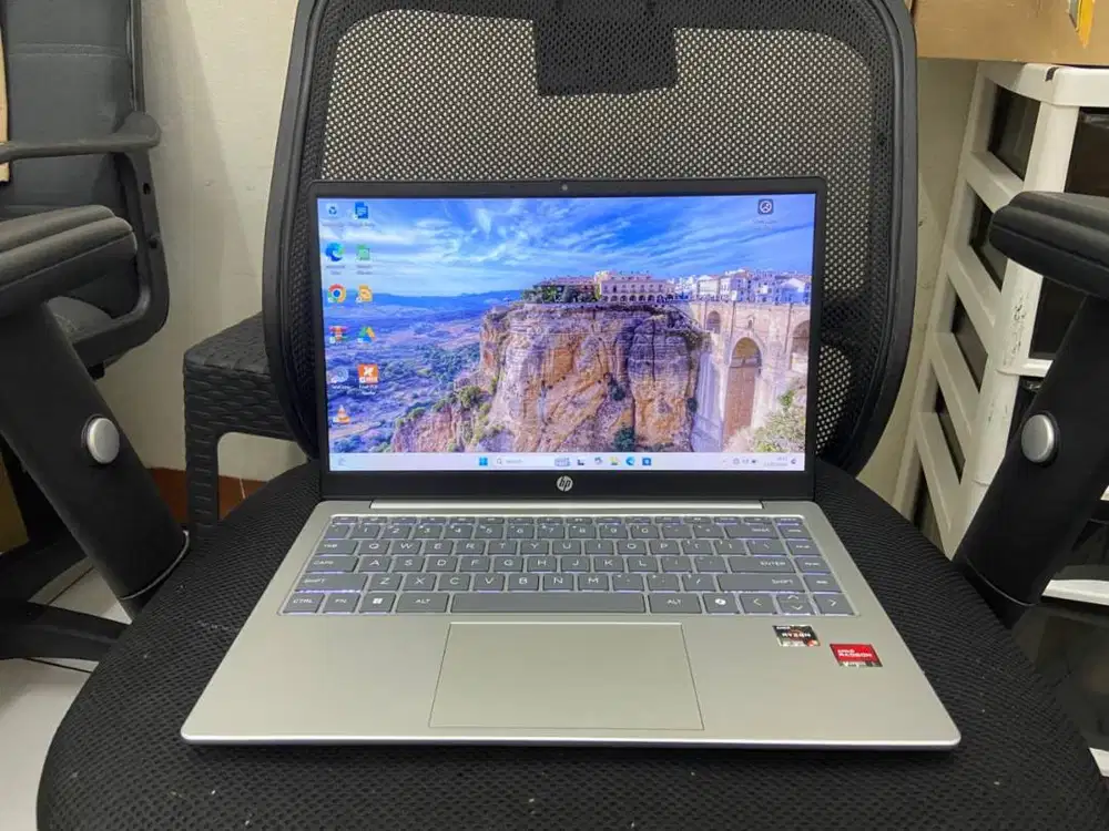 Ready Hp 14 em Processor AMD Ryzen 3 RAM DDR5 8GB SSD NVMe 512GB iGPU