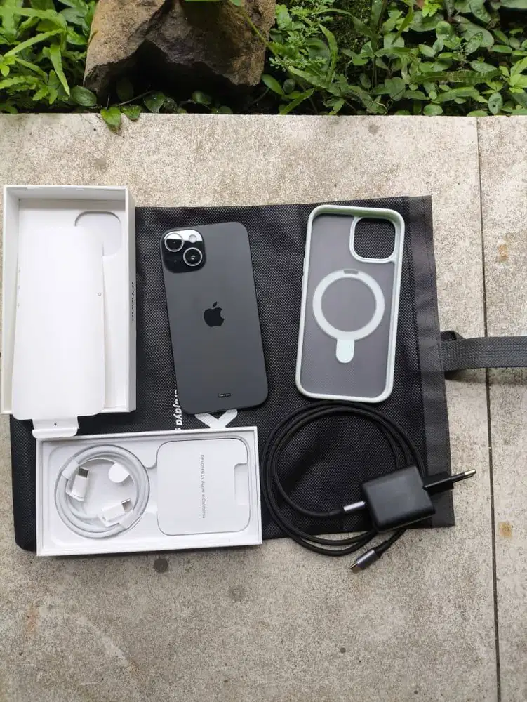 Iphone 15 basic 256gb - black iBox