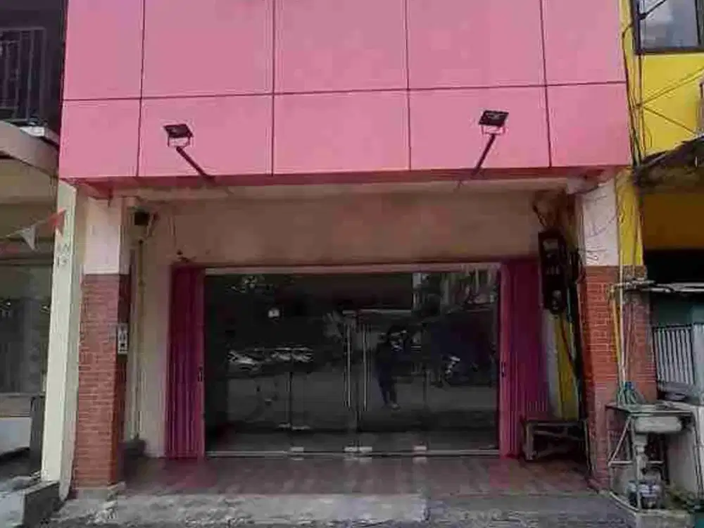 Kesempatan Langka! Ruko 3 Lantai LT 5x20 di Kemang Pratama – Cocok Salon/Klinik/Kantor