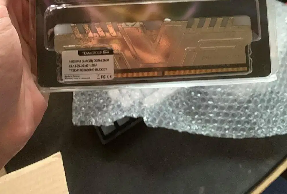 Team V-Color Ddr4 8gb 3000MHz RGB- Gold