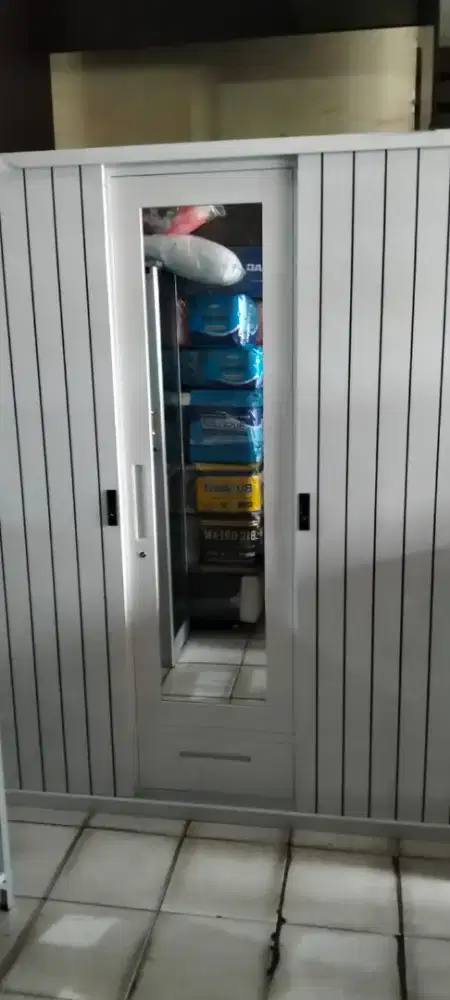 Lemari baju bahan besi plat 3 pintu laci 1 jumbo