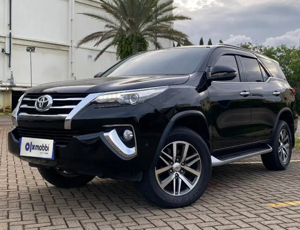 TDP 20JT, TERMURAH Toyota Fortuner 2.4 4x2 VRZ Solar-AT Hitam 2021