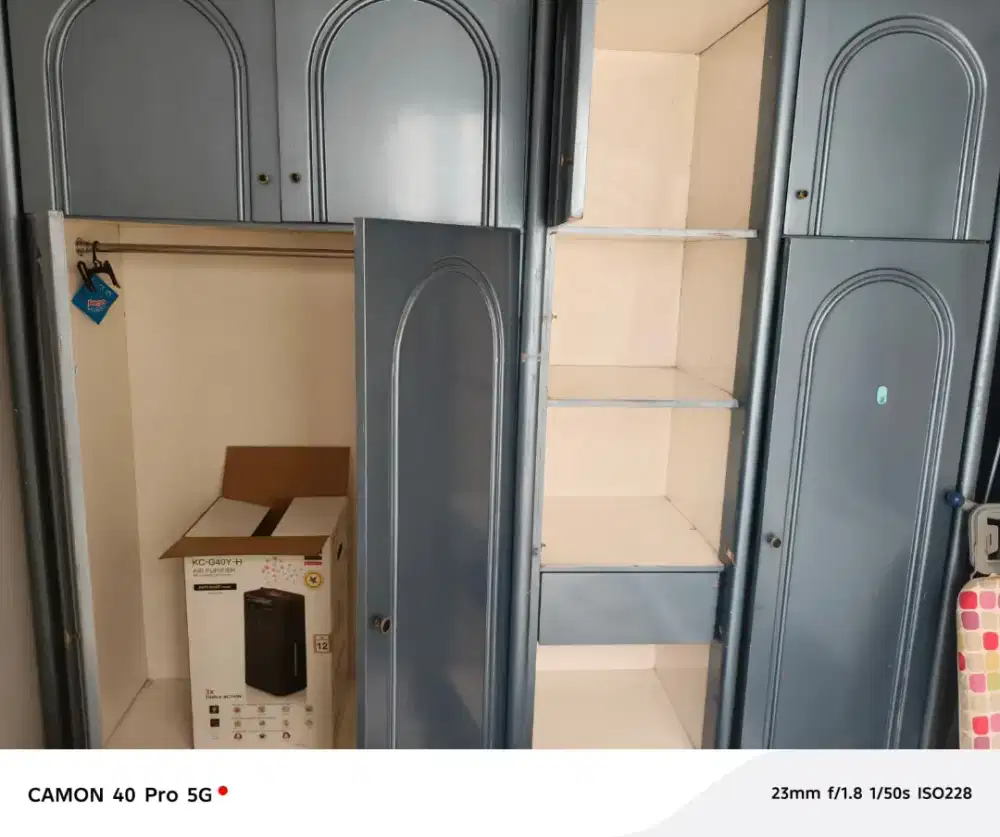 Lemari Pakaian 4 Pintu Cat Biru