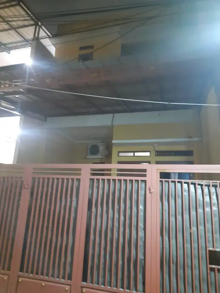 Rumah 2 Lantai Komersil Koja Lagoa 3 KT, 2200W Bebas Banjir – 850 nego