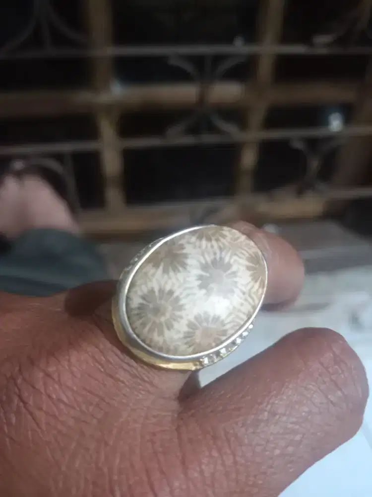 Batu cincin sarang tawon