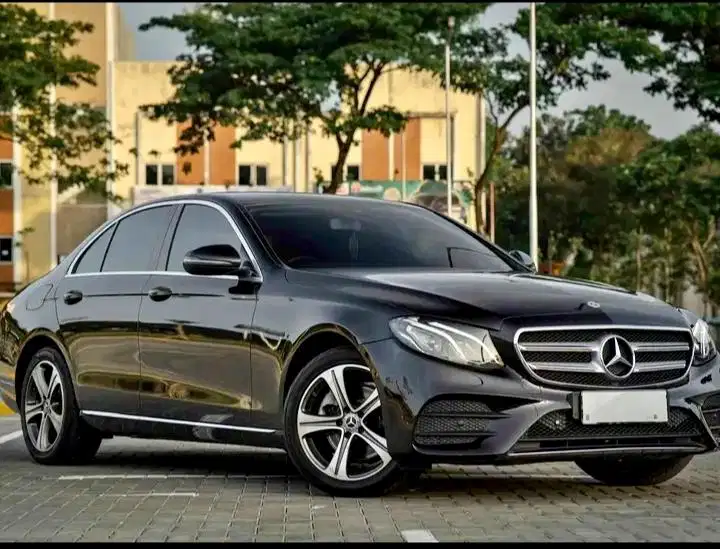 MERCEDES BENZ E200 2019