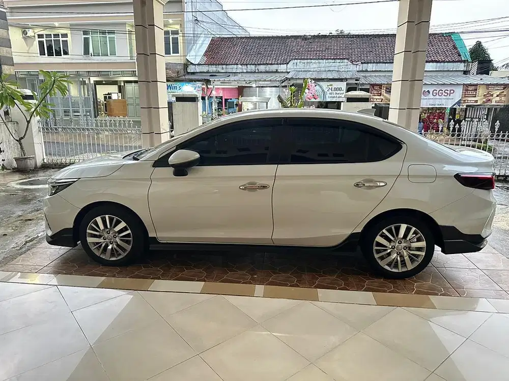 Honda city 1,5 e cvt sedan tahun 2022