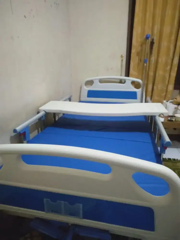 KASUR RUMAH SAKIT - BED 2 CRANK KONDISI BAGUS