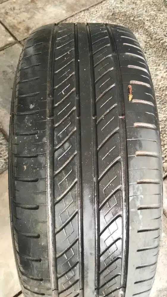 Ban mobil bekas