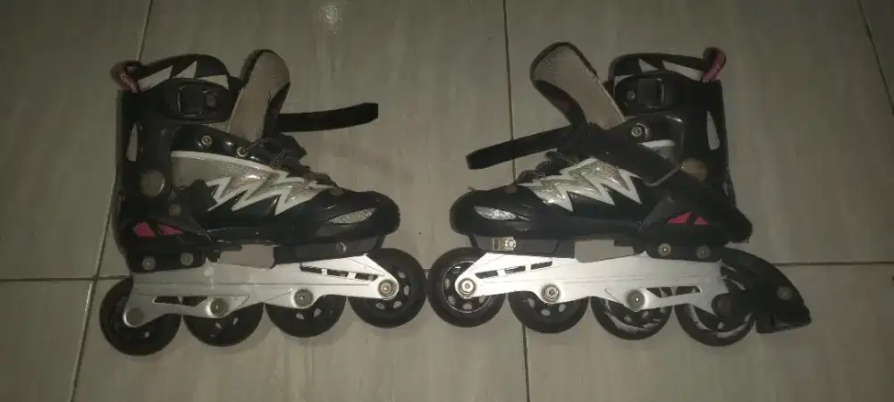 Sepatu Roda Untuk Anak Laki2 dan Perempuan