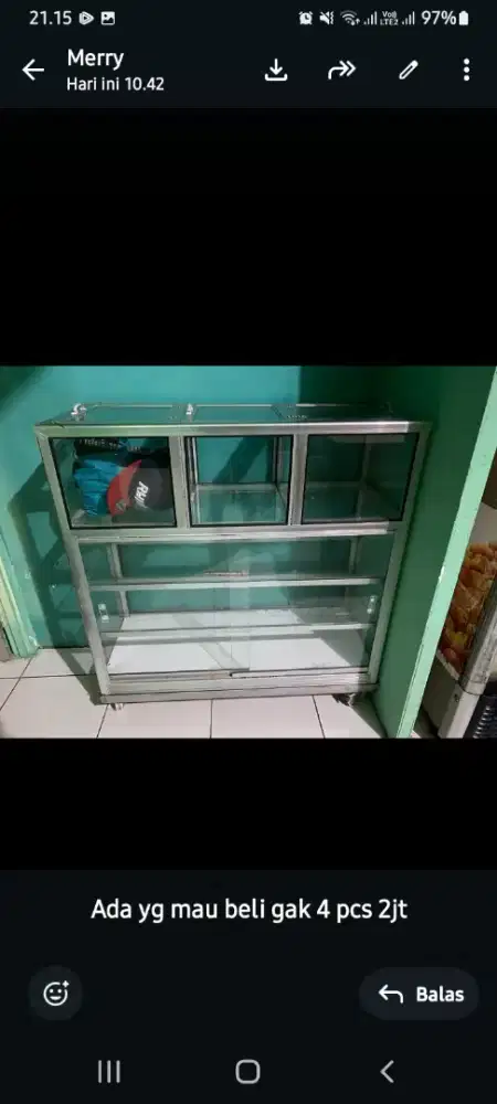 Etalase utk dagang ada 4 buah