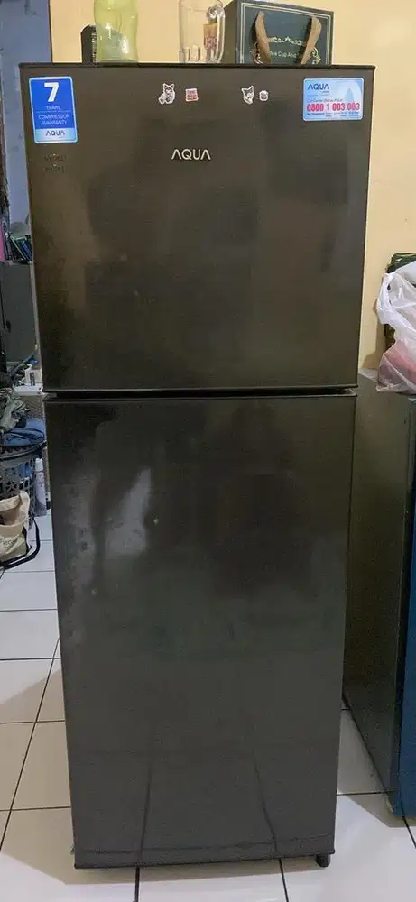 Kulkas dua pintu Aqua