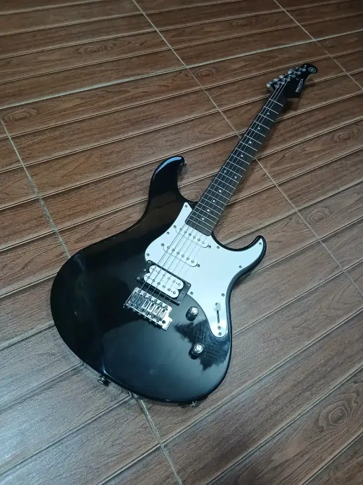 Yamaha pacifica 212vfm