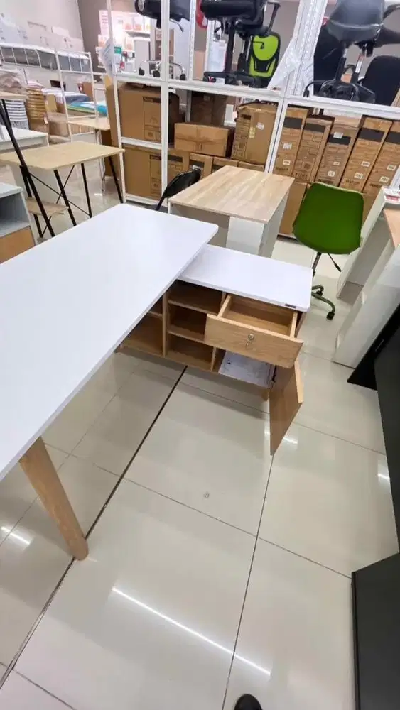 MEJA KANTOR MINIMALIS