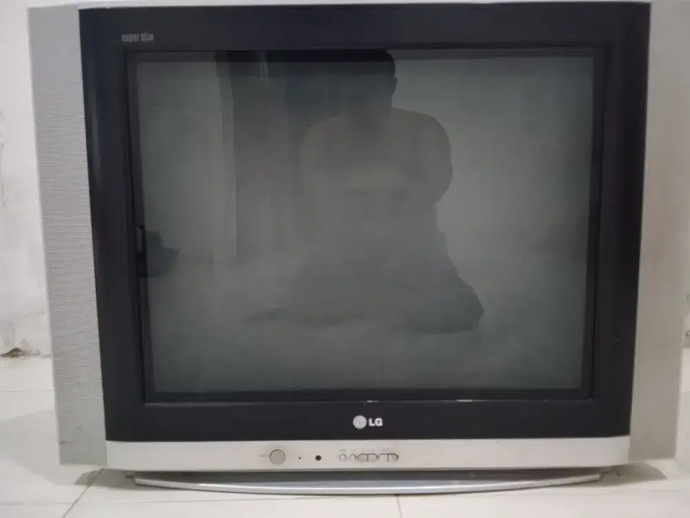 Tv LG 29 inci layar datar slim masih mulus seperti baru