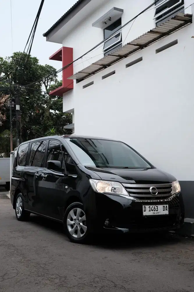 LOW KM // NISSAN SERENA X 2.0 AT 2013 ISTIMEWA