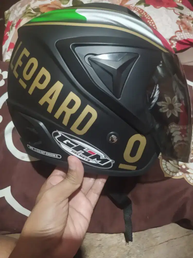 Helm cowok size m merk ghm