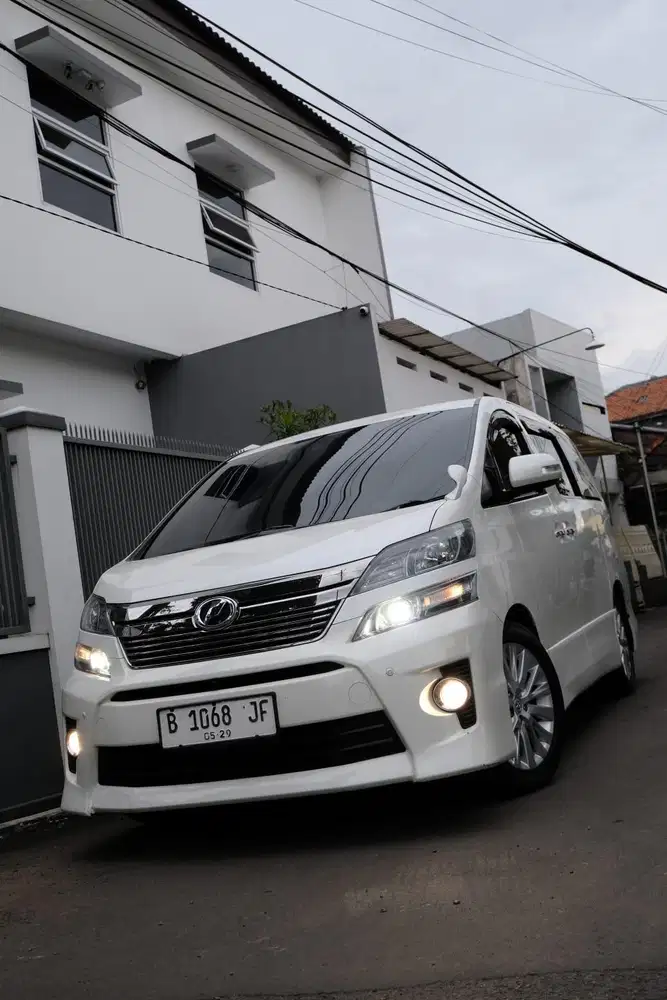 LOW KM // TOYOTA VELLFIRE 2.4 AT 2013