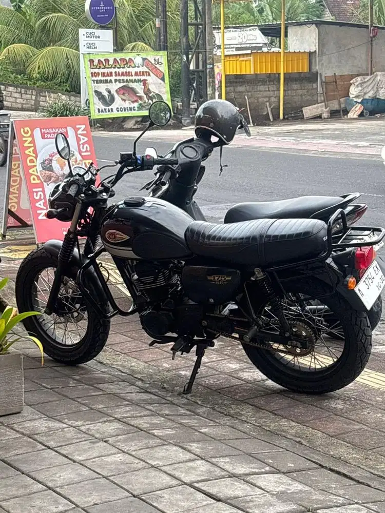 KAWASAKI W175 SE BLACK