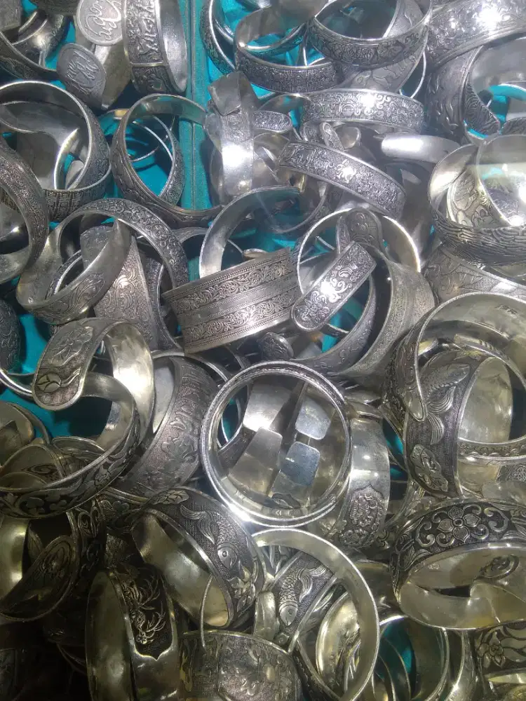 Gelang vintage rare item