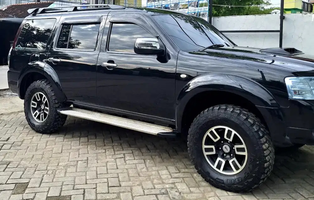 Dijual FORD EVEREST 2.5 XLT  - 4×2 Diesel M/T