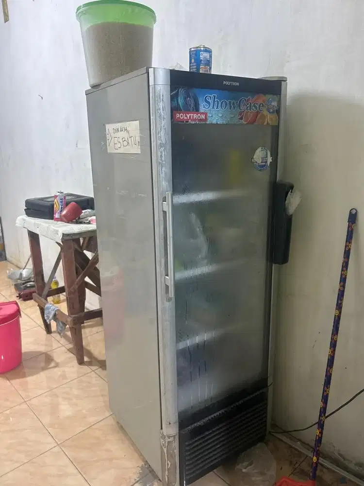 Kulkas show case merk polytron