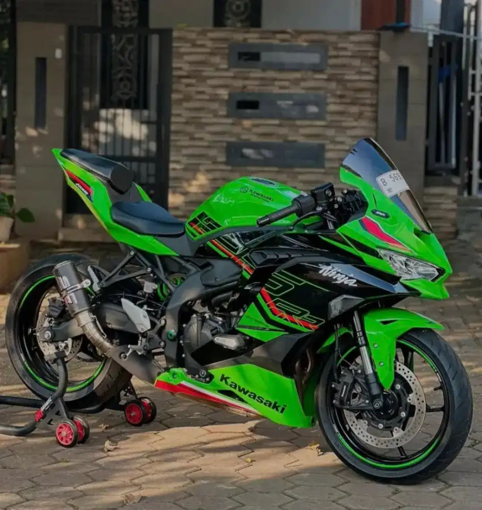 Zx25rr ABS QS tahun 2022 pajak on 11-2026  km 1rb  like new