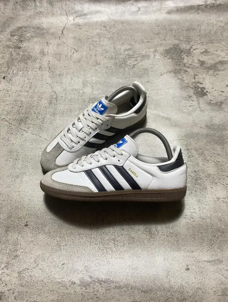 SEPATU ADIDAS CASUAL