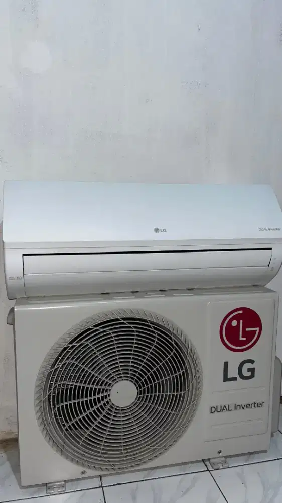 AC LG dual inverter 1/2 PK like new