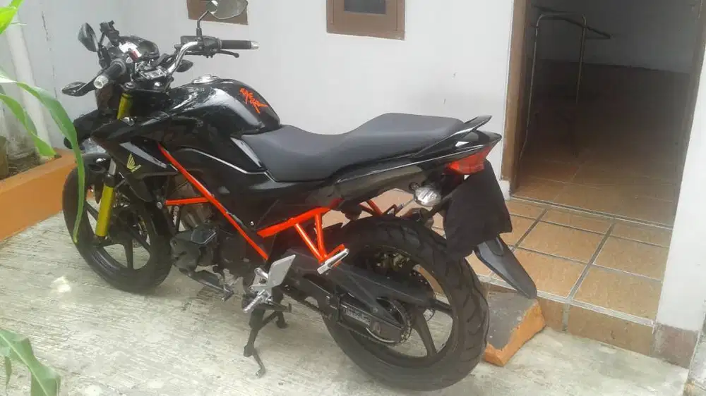 DI JUAL HONDA CB 150 R OLD 2013