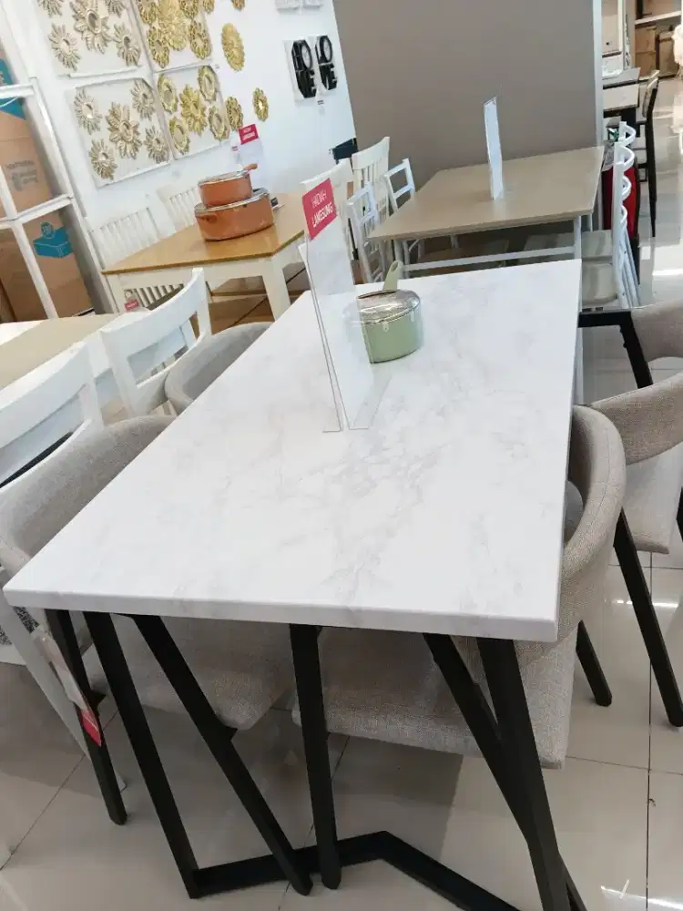 Meja makan set minimalis