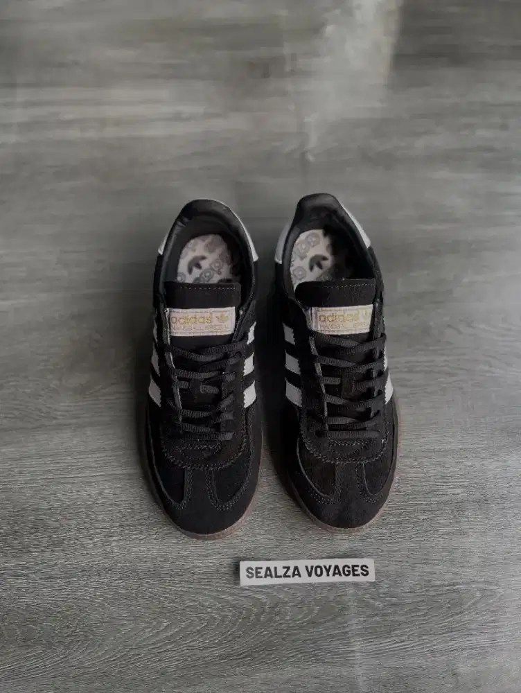 SEPATU ADIDAS CASUAL