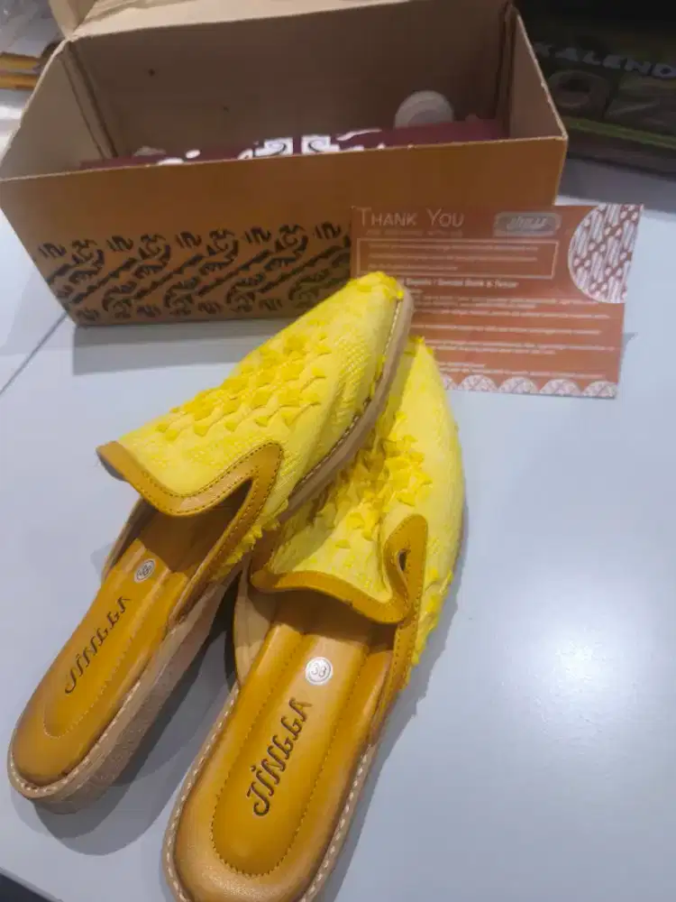 Sandal teplek tenun