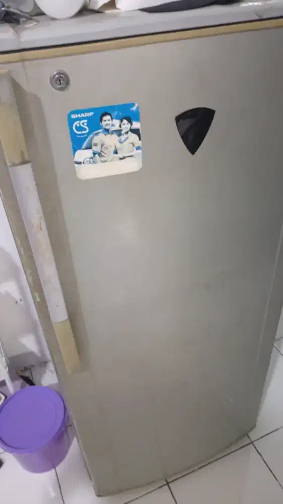 Dijual Freezer sharp