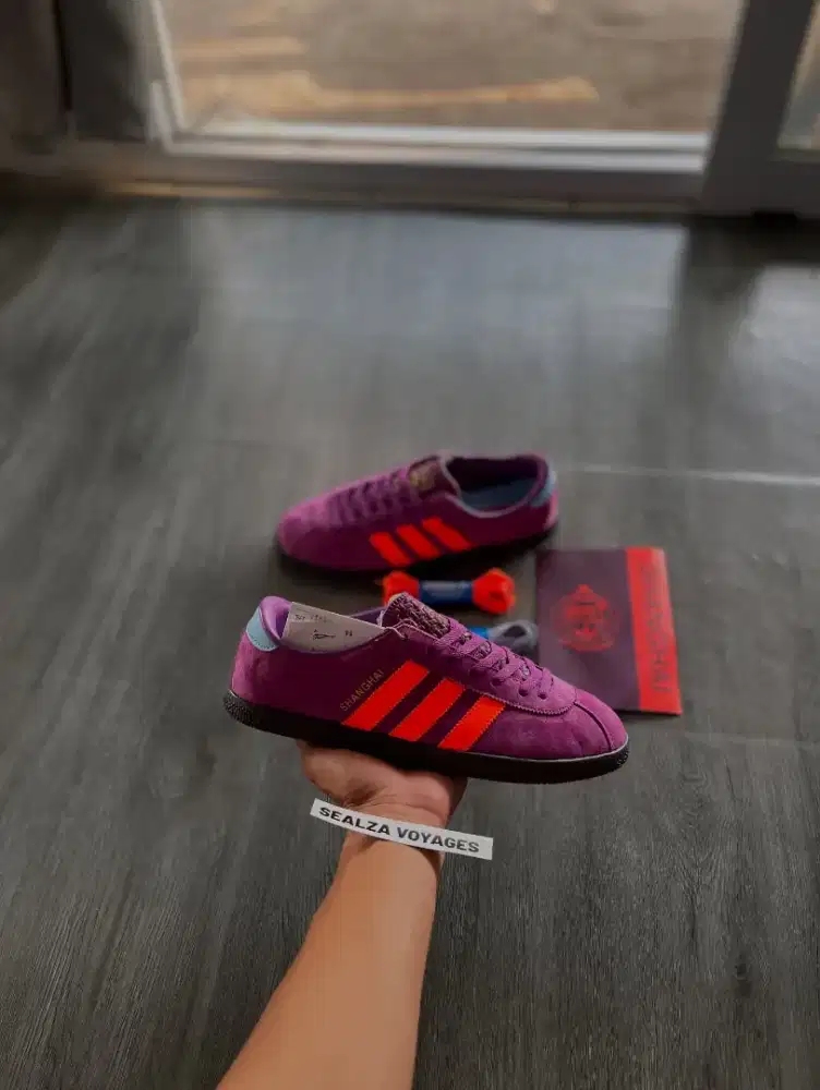 SEPATU ADIDAS CASUAL