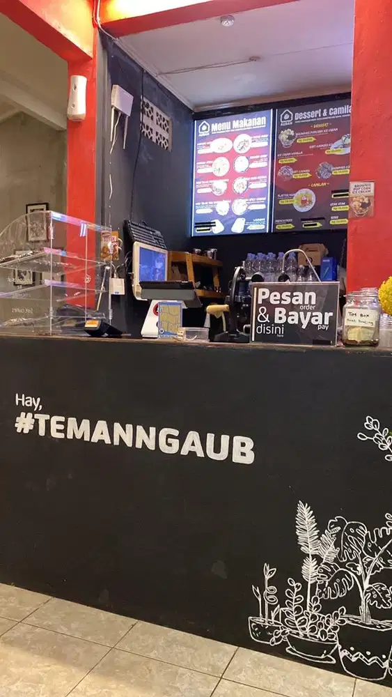 Barista merangkap kasir