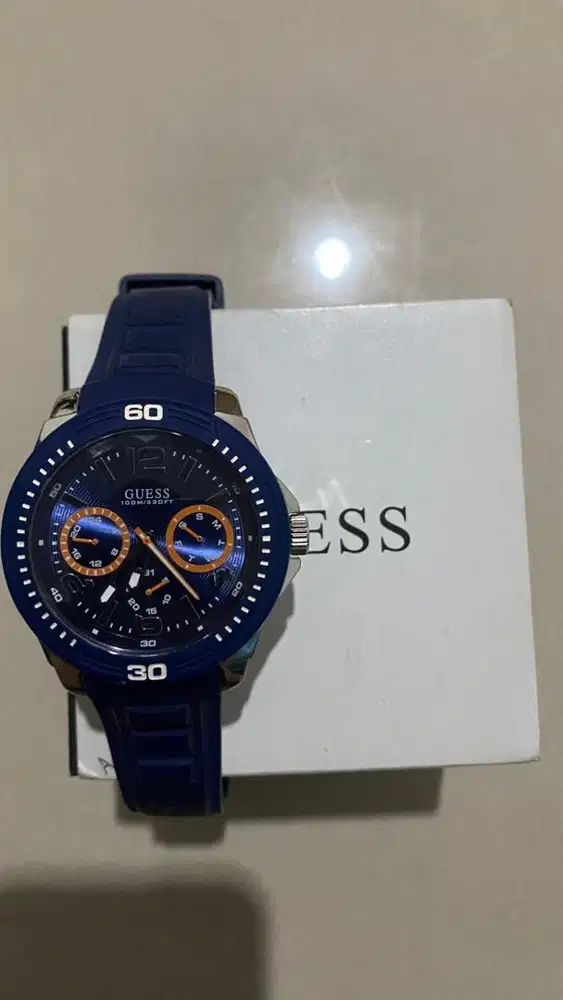 JAM TANGAN GUESS W0967G2