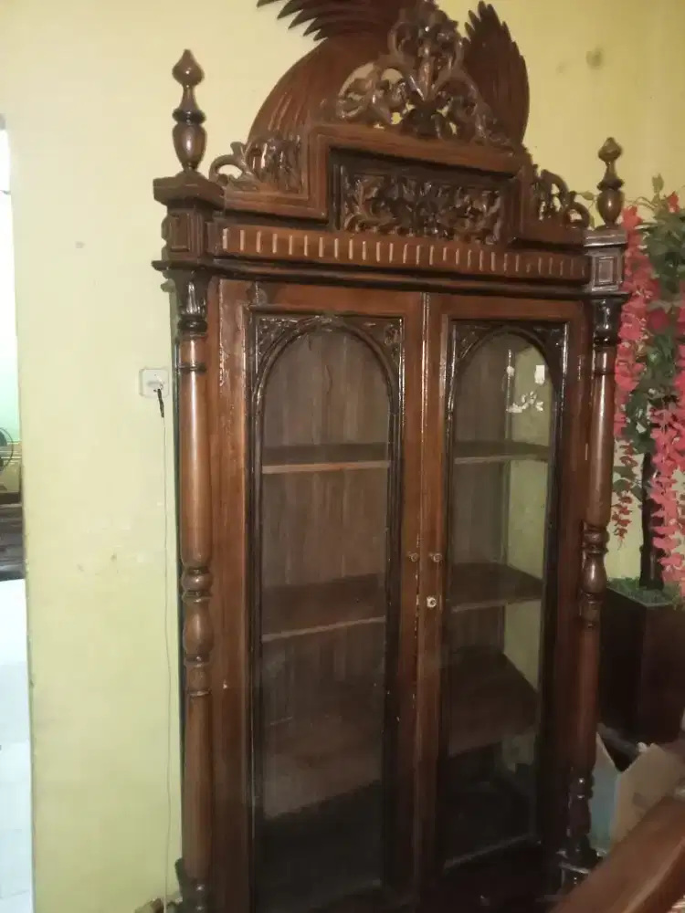Lemari hias jati bagus