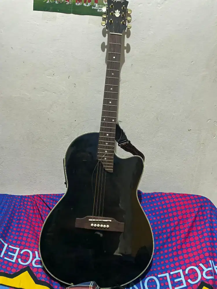 Gitat akustik elektrik custom