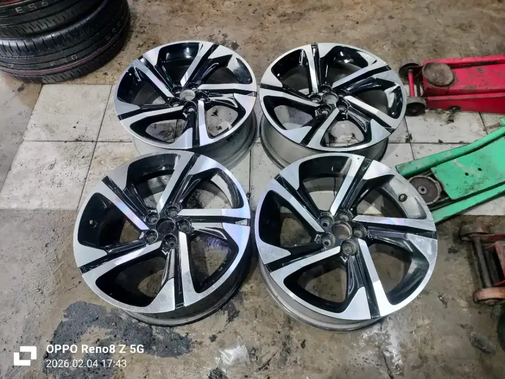 Jual vleg OEM yaris cross pcd 5x100 R18 kond mulus+ ban kond 90% 4pcs