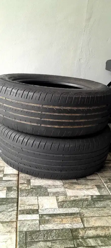 Dijual 2 ban mobil bekas seperti baru