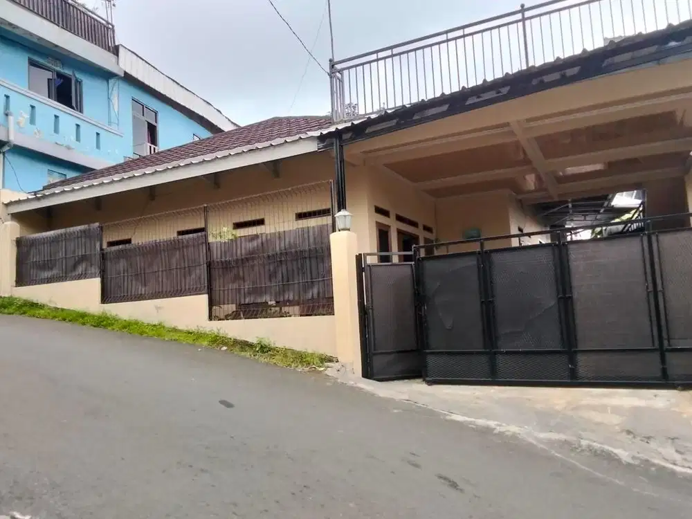 Rumah 280m2, strategis, Jl. Lembah Nyiur Cisarua, Depan RM Pagi Sore