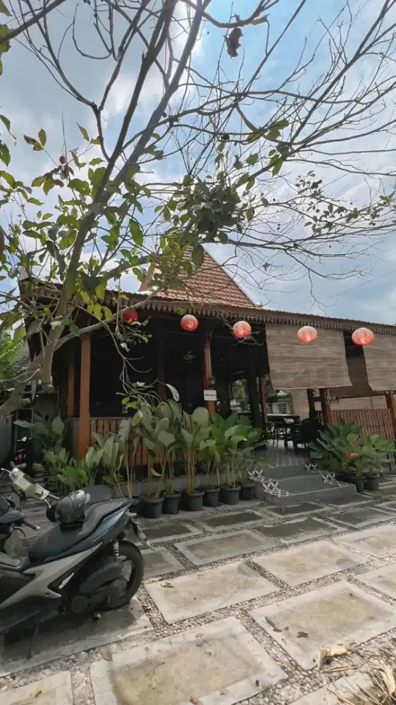 Tanah dan bangunan joglo dekat ke UMY diarea lapangan kasihan Bantul