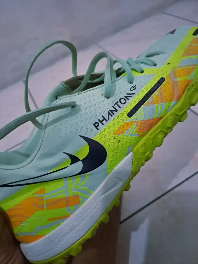 Sepatu futsal Nike Phanthom GT2